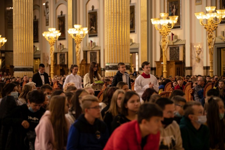 Ósmoklasiści z diecezji włocławskiej w licheńskim sanktuarium