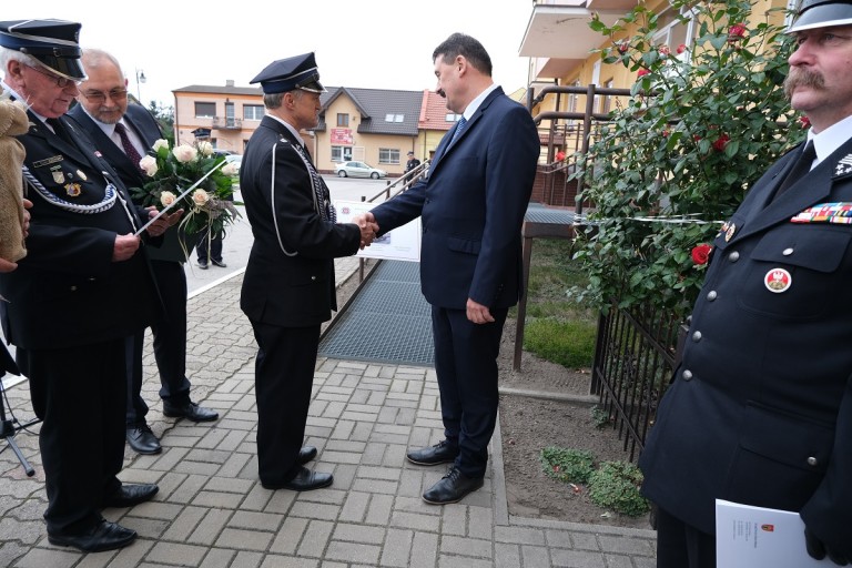 Poświęcili samochody i sprzęt dla pięciu jednostek OSP w gm. Kramsk