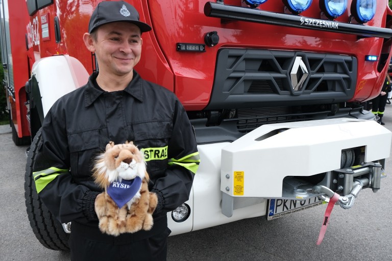 Poświęcili samochody i sprzęt dla pięciu jednostek OSP w gm. Kramsk