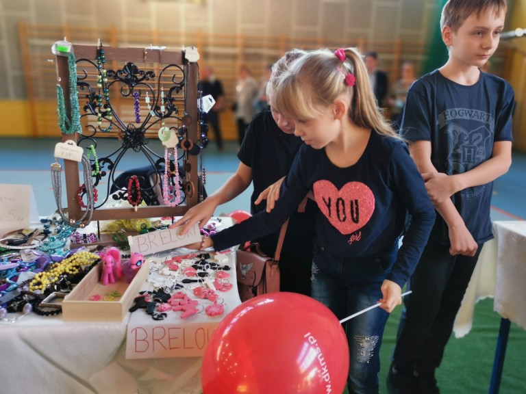 Grają i zbierają pieniądze na operację 14-letniej Oli z gminy Ślesin