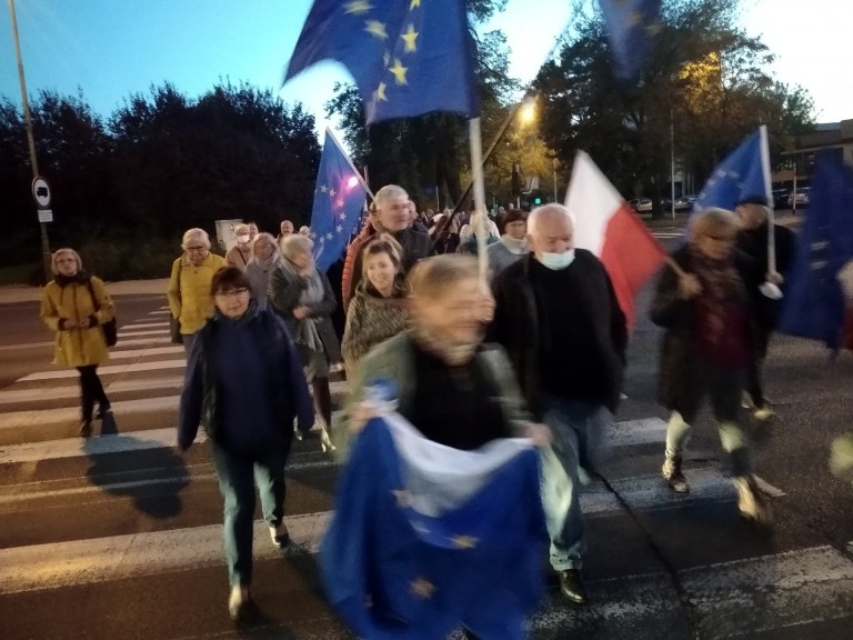 Spacerując po Koninie manifestowali przynależność do Unii Europejskiej