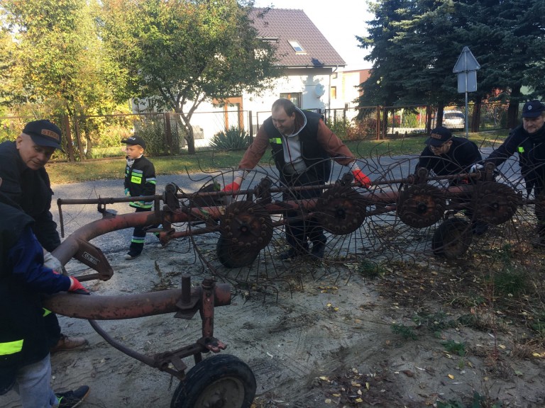 Zbierali złom Ruminie. Druhowie chcą kupić nowy wóz bojowy