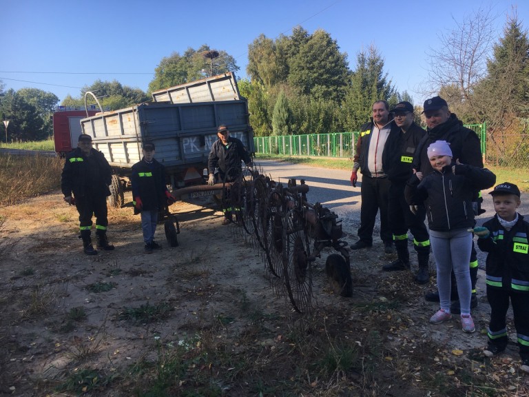 Zbierali złom Ruminie. Druhowie chcą kupić nowy wóz bojowy