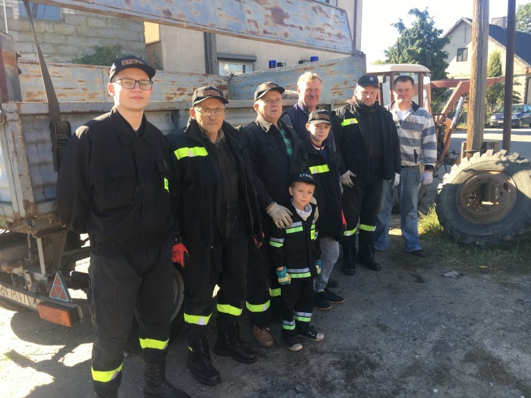 Zbierali złom Ruminie. Druhowie chcą kupić nowy wóz bojowy