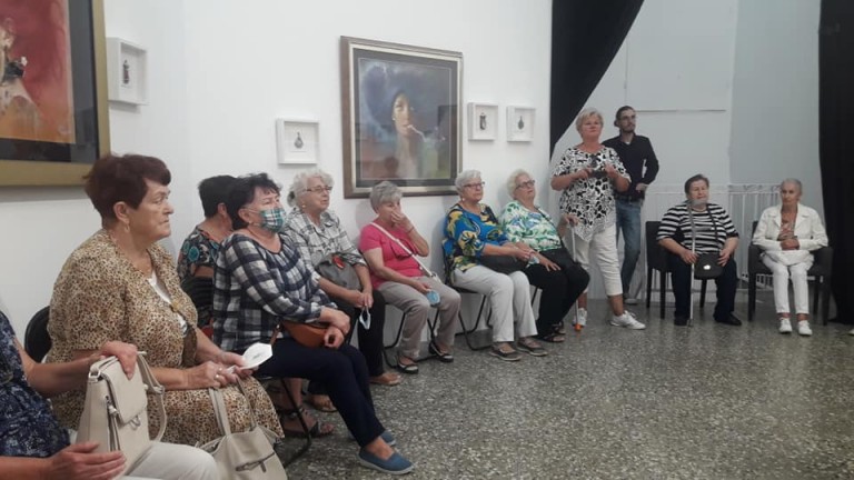 Seniorzy się integrują. Kreatywne zajęcia na konińskim Zatorzu