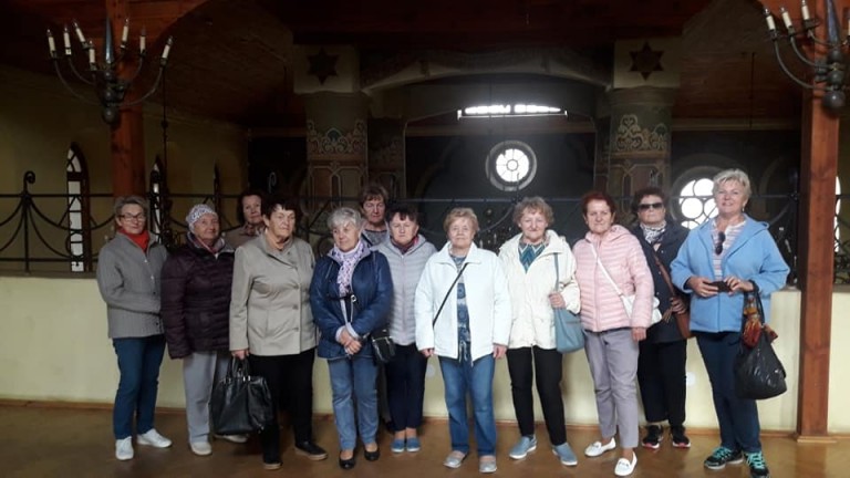 Seniorzy się integrują. Kreatywne zajęcia na konińskim Zatorzu