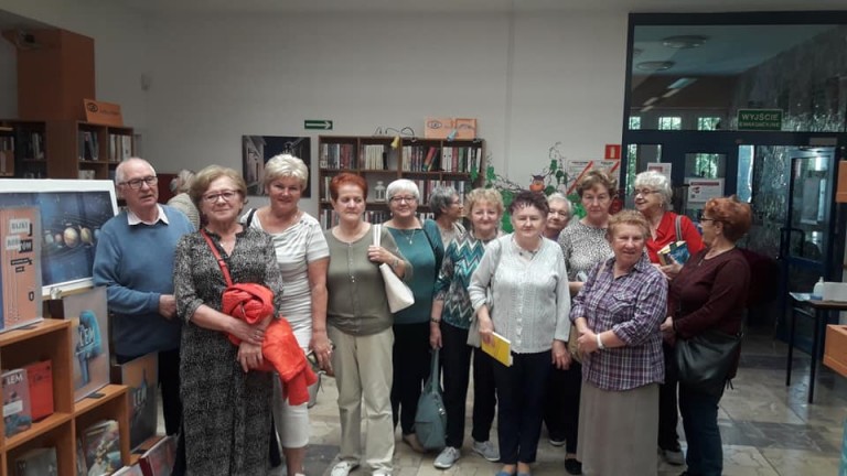 Seniorzy się integrują. Kreatywne zajęcia na konińskim Zatorzu