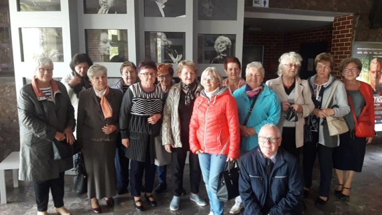 Seniorzy się integrują. Kreatywne zajęcia na konińskim Zatorzu