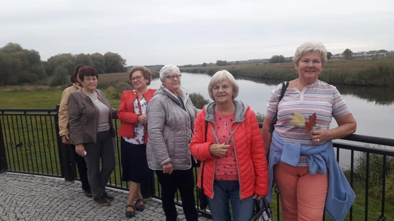 Seniorzy się integrują. Kreatywne zajęcia na konińskim Zatorzu