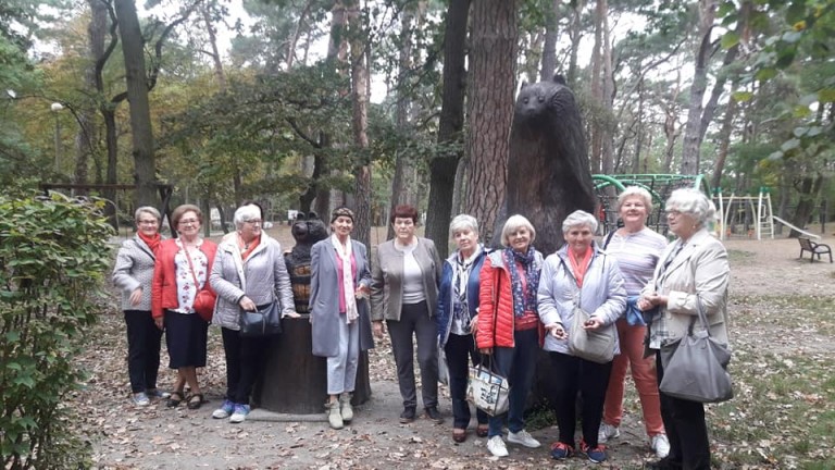 Seniorzy się integrują. Kreatywne zajęcia na konińskim Zatorzu