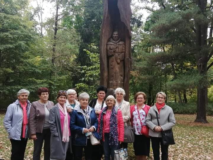 Seniorzy się integrują. Kreatywne zajęcia na konińskim Zatorzu