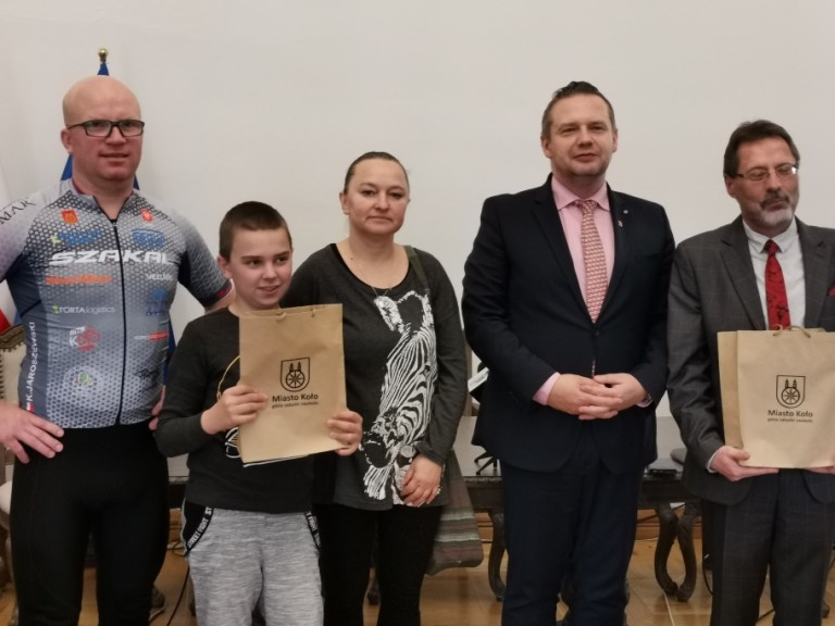 Kamil Jaroszewski jeździ na rowerze w dalekie trasy aby pomagać