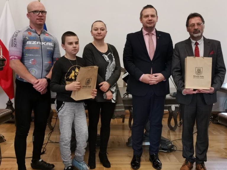 Kamil Jaroszewski jeździ na rowerze w dalekie trasy aby pomagać