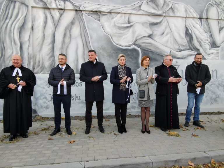 Symbolicznie odsłonili mural na Święto Reformacji w Żychlinie