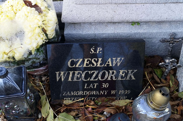 Zwłoki zastrzelonych na żydowskim cmentarzu leżały w pięciu warstwach