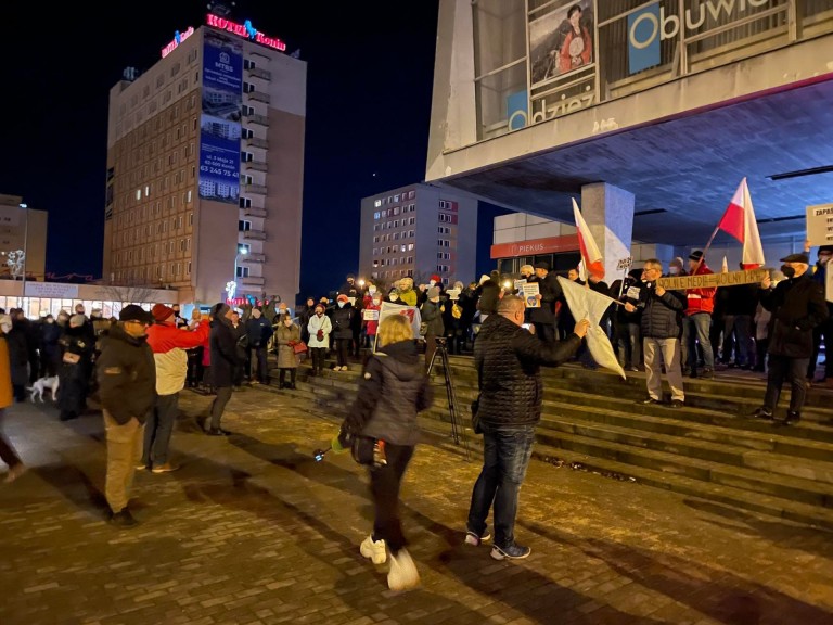 W Koninie nie składają szabli w obronie wolnych mediów