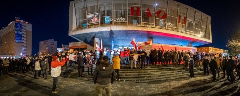 W Koninie nie składają szabli w obronie wolnych mediów