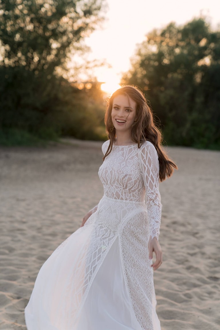 Sukienki na ślub cywilny — czy warto wybrać klasyczną suknię ślubną?