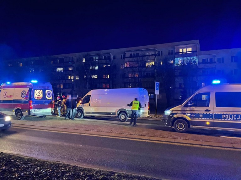 Wypadek na Zatorzu. Poszkodowane dwie osoby, w tym dziecko