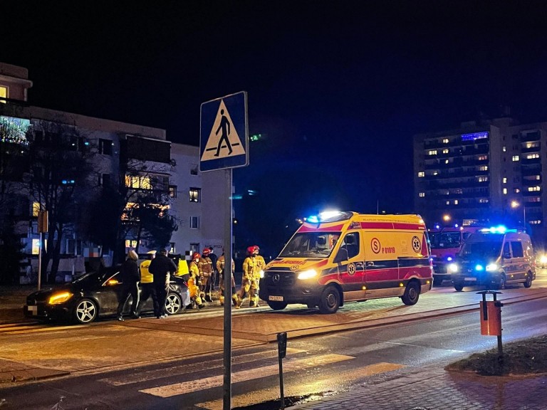 Wypadek na Zatorzu. Poszkodowane dwie osoby, w tym dziecko