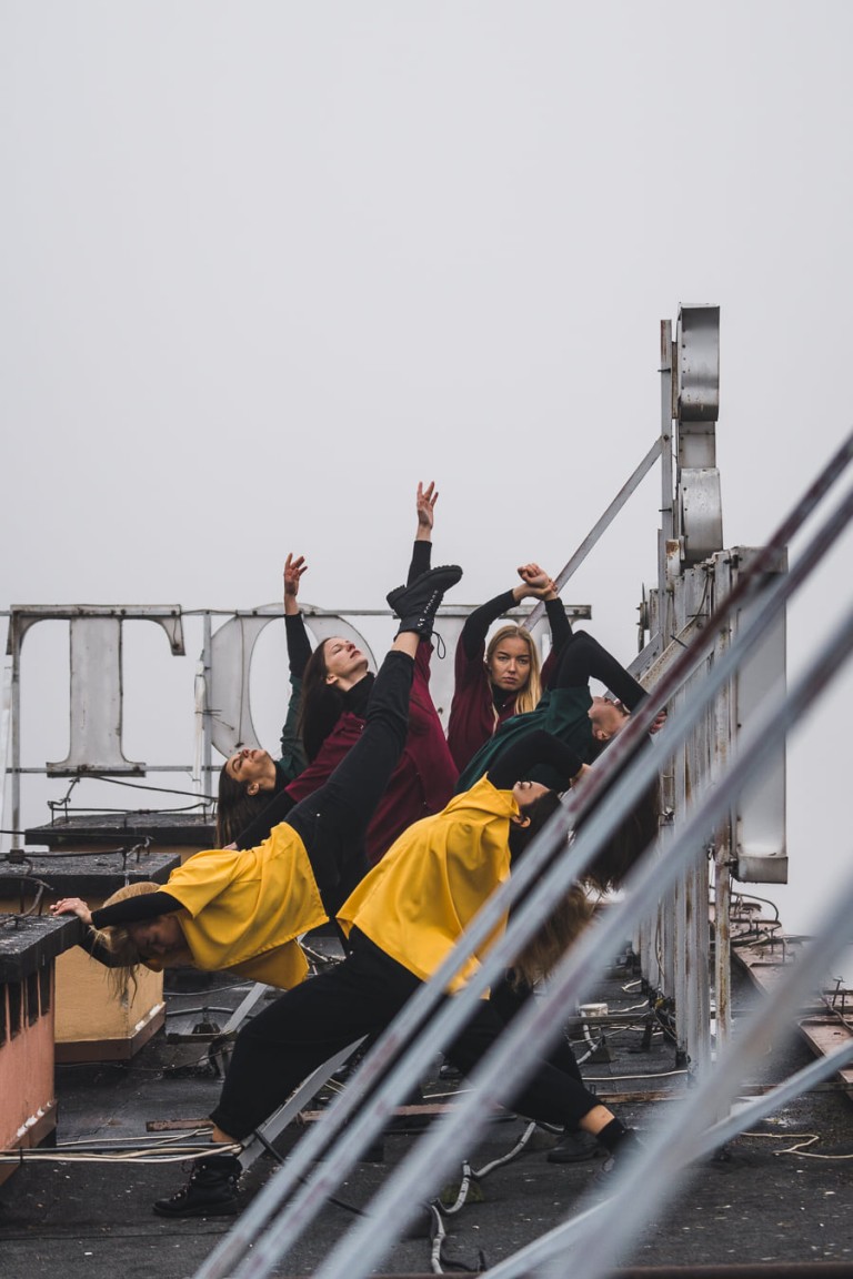 Koniński Teatr Tańca wystąpił na dachach swojego miasta