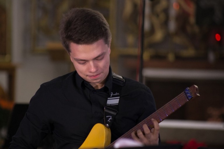 Wyjątkowy koncert muzyków z GOK. Kolędy zabrzmiały w klasztorze