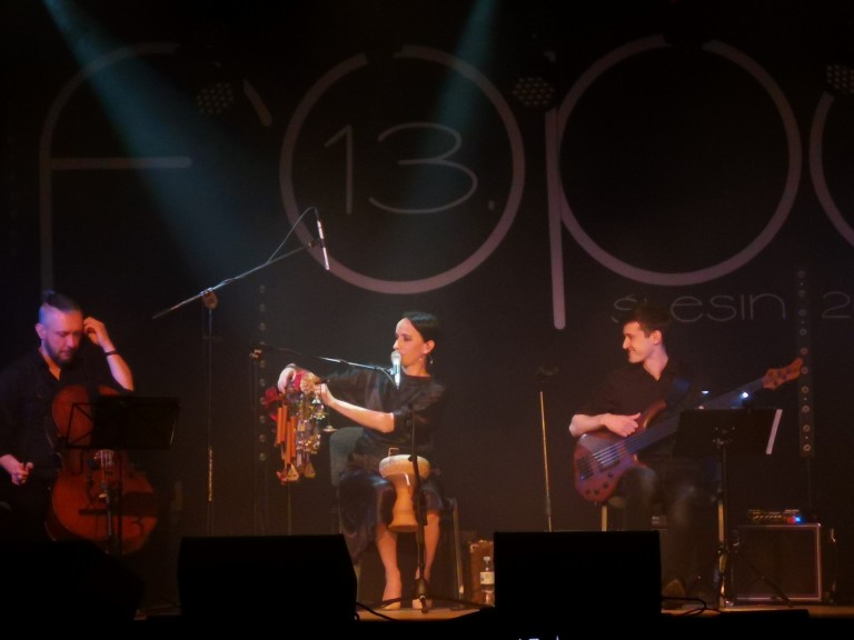 Ten przysłowiowy facet z gitarą wcale nie musi być nudny