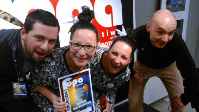 Ten przysłowiowy facet z gitarą wcale nie musi być nudny