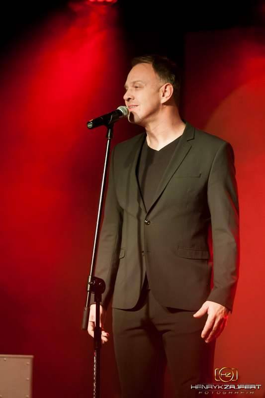 Ten przysłowiowy facet z gitarą wcale nie musi być nudny