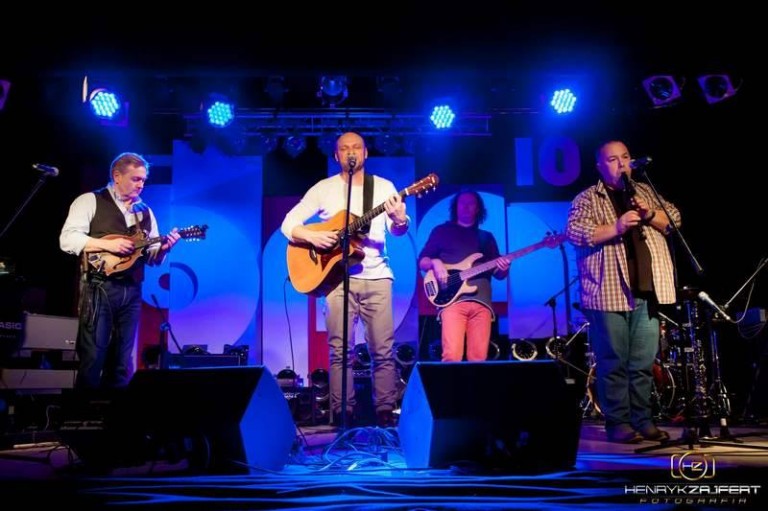 Ten przysłowiowy facet z gitarą wcale nie musi być nudny