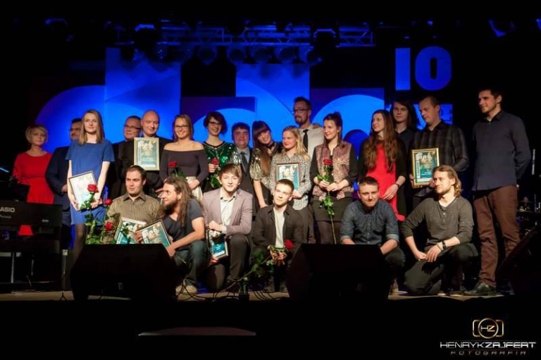 Ten przysłowiowy facet z gitarą wcale nie musi być nudny