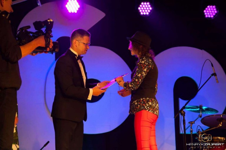 Ten przysłowiowy facet z gitarą wcale nie musi być nudny