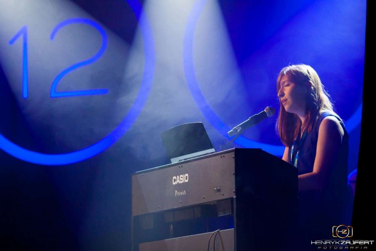 Ten przysłowiowy facet z gitarą wcale nie musi być nudny