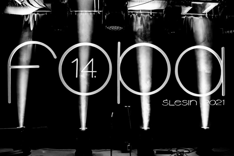 Ten przysłowiowy facet z gitarą wcale nie musi być nudny