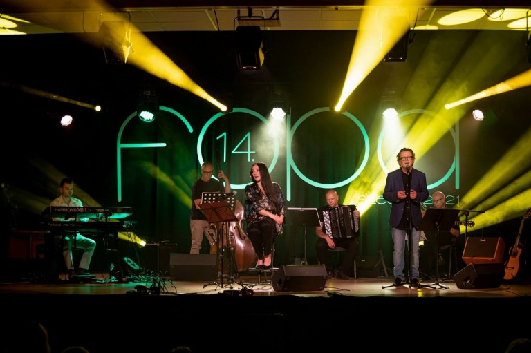 Ten przysłowiowy facet z gitarą wcale nie musi być nudny