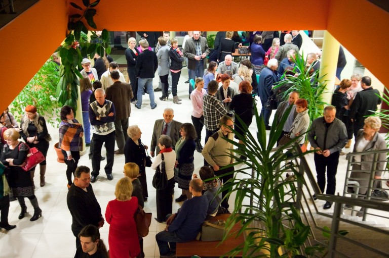 Ten przysłowiowy facet z gitarą wcale nie musi być nudny