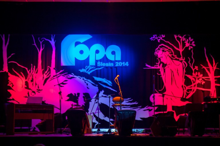 Ten przysłowiowy facet z gitarą wcale nie musi być nudny