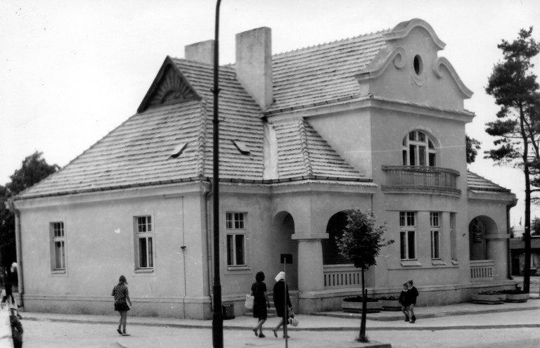 Pozostawił po sobie w Koninie most z żelaza, ważną ulicę i piękną willę