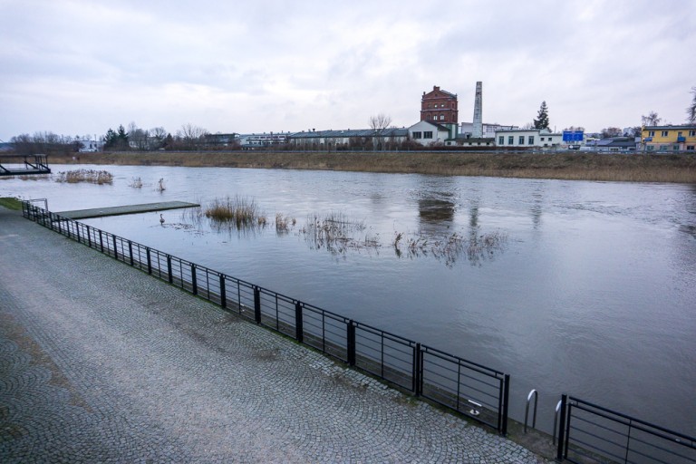 Podnosi się poziom rzek. Ostrzeżenia na wschodzie, w Sławsku nie działa prom