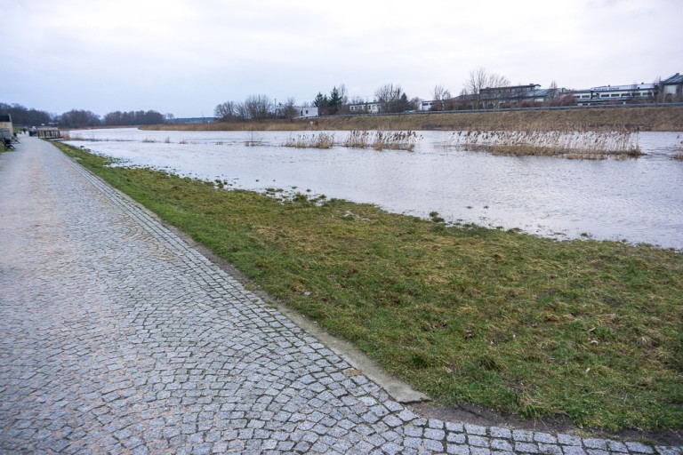 Podnosi się poziom rzek. Ostrzeżenia na wschodzie, w Sławsku nie działa prom
