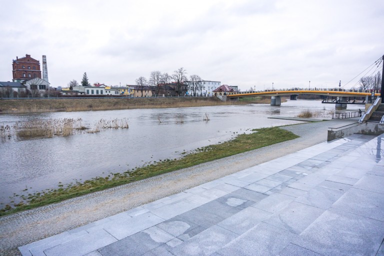 Podnosi się poziom rzek. Ostrzeżenia na wschodzie, w Sławsku nie działa prom