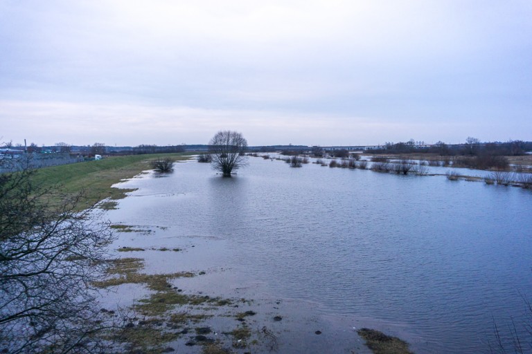 Podnosi się poziom rzek. Ostrzeżenia na wschodzie, w Sławsku nie działa prom