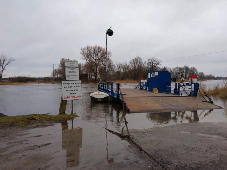 Podnosi się poziom rzek. Ostrzeżenia na wschodzie, w Sławsku nie działa prom