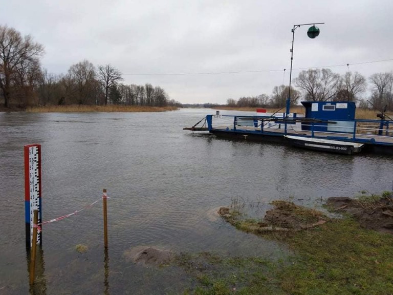 Podnosi się poziom rzek. Ostrzeżenia na wschodzie, w Sławsku nie działa prom