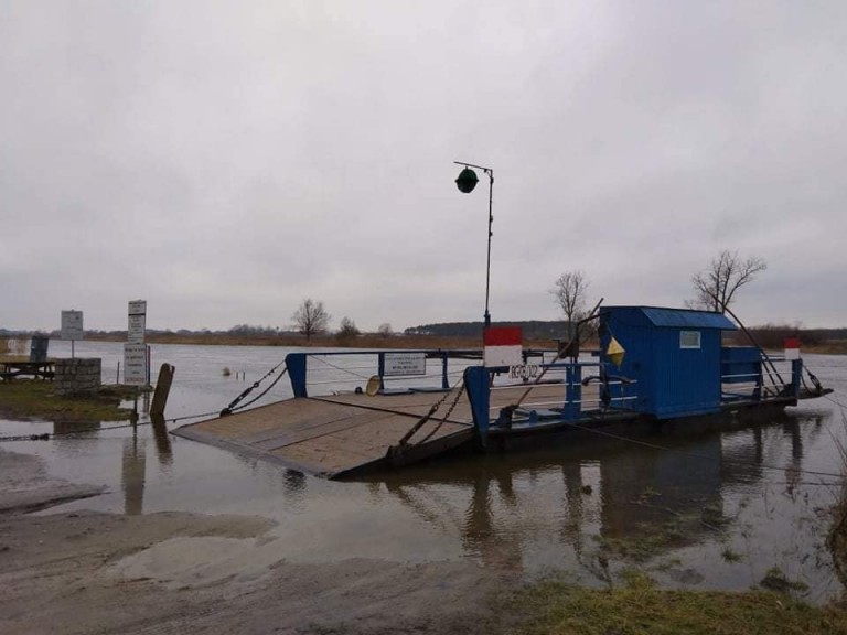 Podnosi się poziom rzek. Ostrzeżenia na wschodzie, w Sławsku nie działa prom