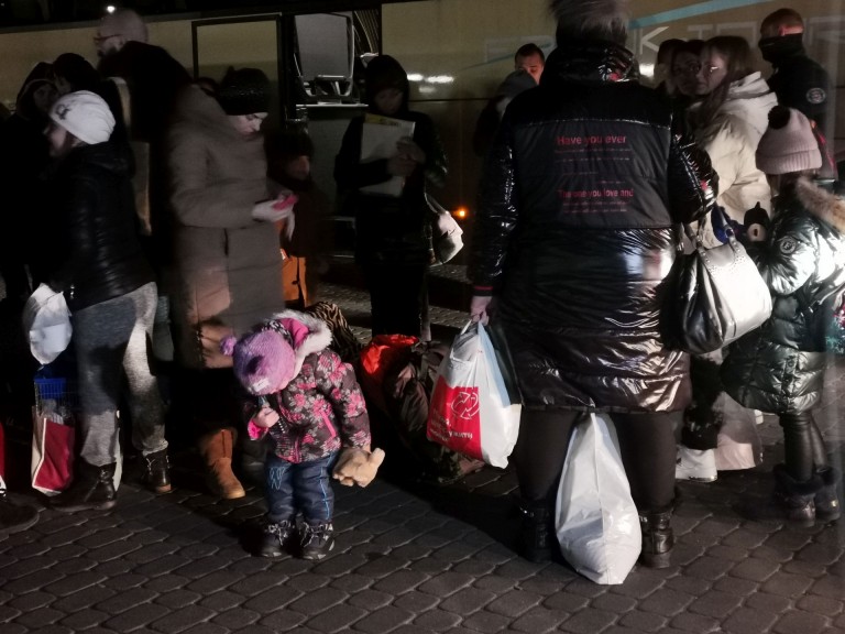 Zawieźli na granicę dary, przyjechali z uchodźcami z Ukrainy