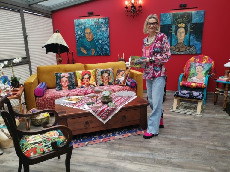 Z miłości do Fridy powstał salonik. Krysia Ruminkiewicz w swoim świecie