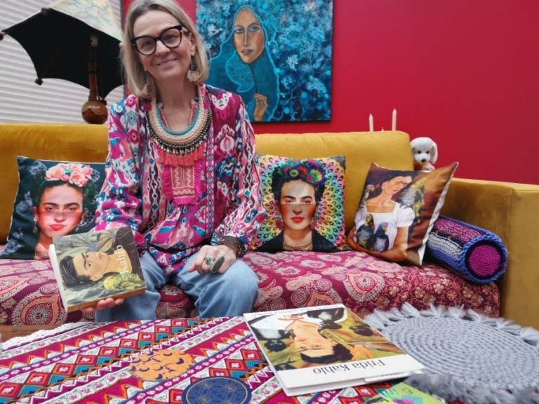 Z miłości do Fridy powstał salonik. Krysia Ruminkiewicz w swoim świecie