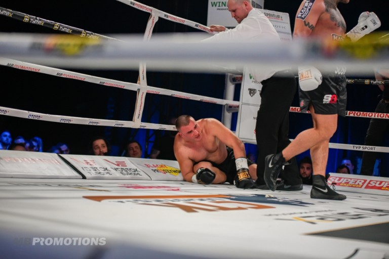 To był wieczór nokautów. Niestety na deski padł również Patryk Szymański