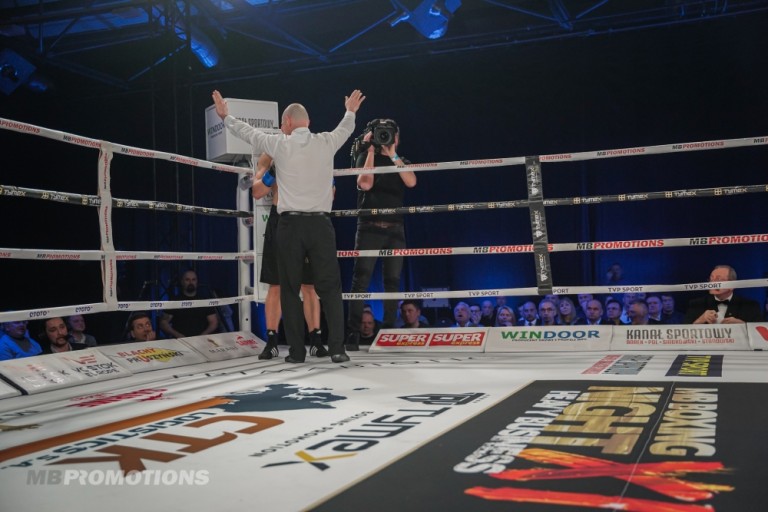 To był wieczór nokautów. Niestety na deski padł również Patryk Szymański